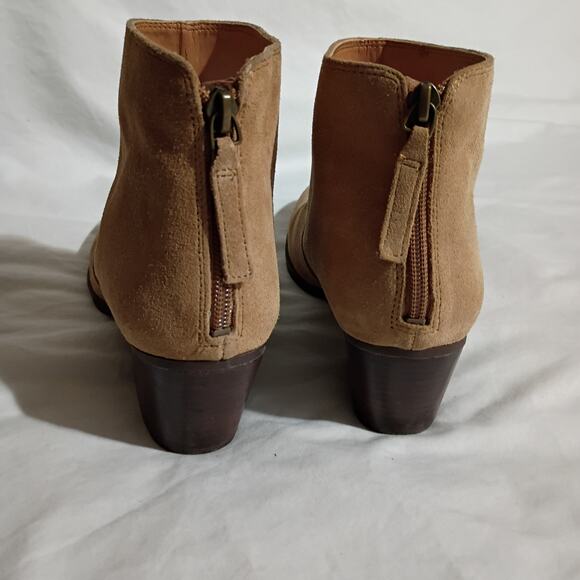 Nine West Women's 7.5 Suede BOLT Tan Ankle Bootie Back-Zip 2" Heel Steller Soles - Picture 3 of 11